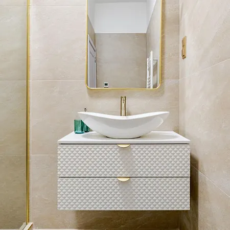 Kiraly Luxury By Stn *